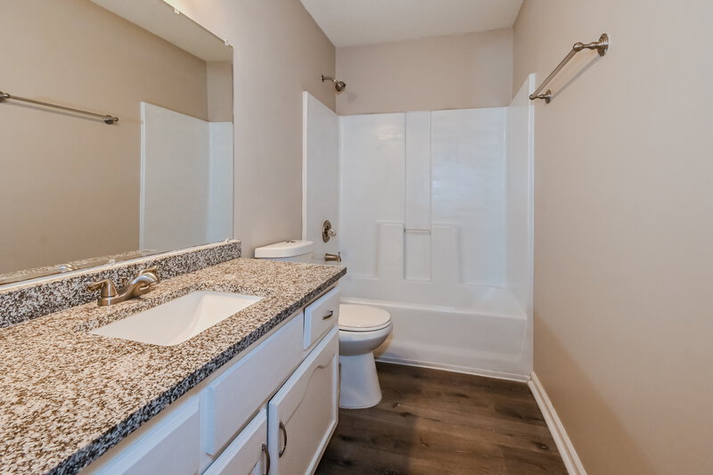 2,500/Mo, 6955 Gallop Dr Cordova, TN 38018 Bathroom View