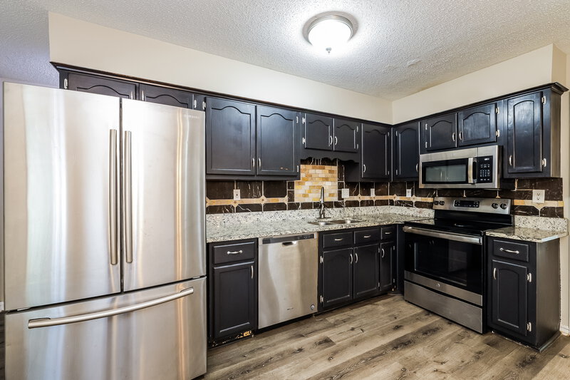 1,940/Mo, 4924 W Hedgewall Cir Memphis, TN 38141 Kitchen View