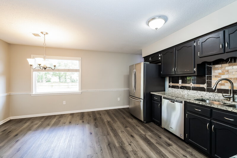 1,940/Mo, 4924 W Hedgewall Cir Memphis, TN 38141 Kitchen View 2