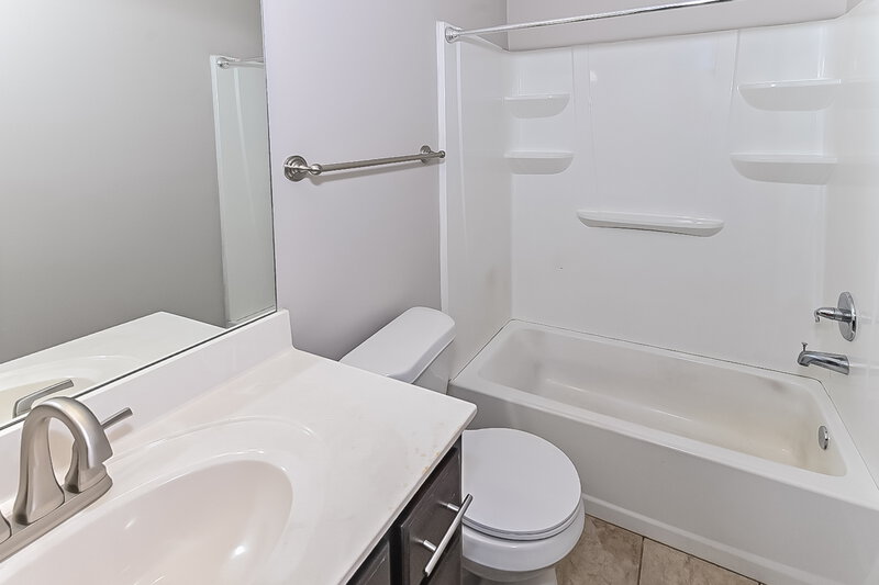 1,860/Mo, 9840 White Poplar Dr Olive Branch, MS 38654 Bathroom View