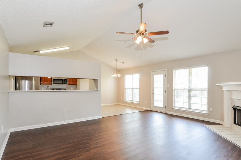 1,815/Mo, 1720 Cherry Creek Dr Southaven, MS 38671 Living Room View