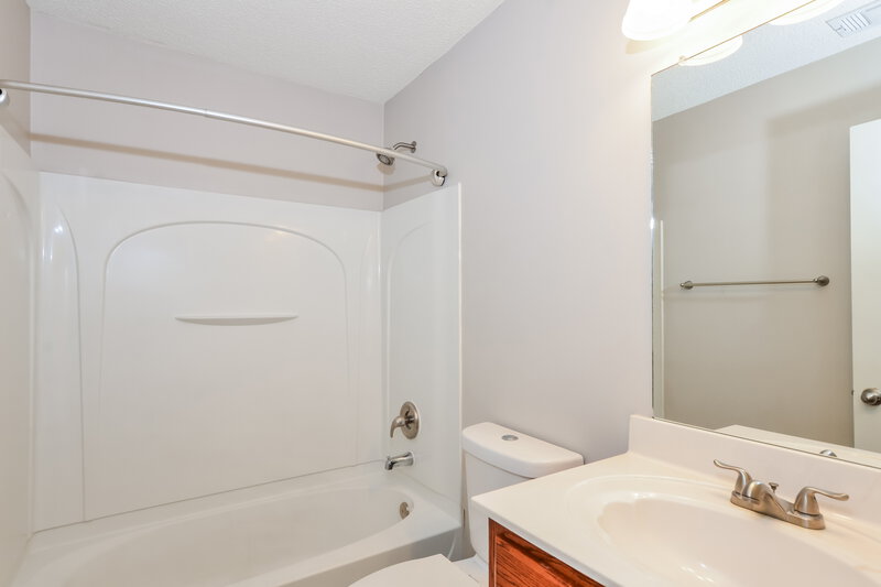 1,815/Mo, 1720 Cherry Creek Dr Southaven, MS 38671 Bathroom View