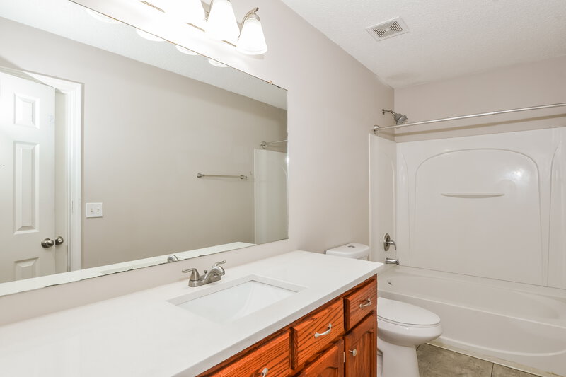 1,815/Mo, 1720 Cherry Creek Dr Southaven, MS 38671 Bathroom View 2