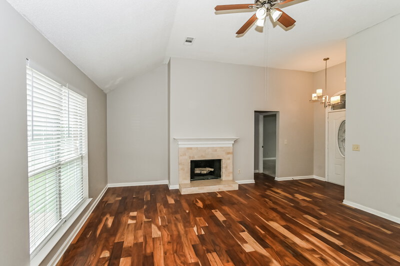 2,115/Mo, 4874 Phipps Dr Memphis, TN 38125 Living Room View 2