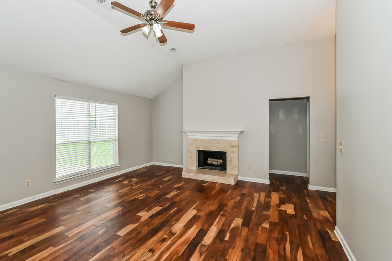 2,115/Mo, 4874 Phipps Dr Memphis, TN 38125 Living Room View 3