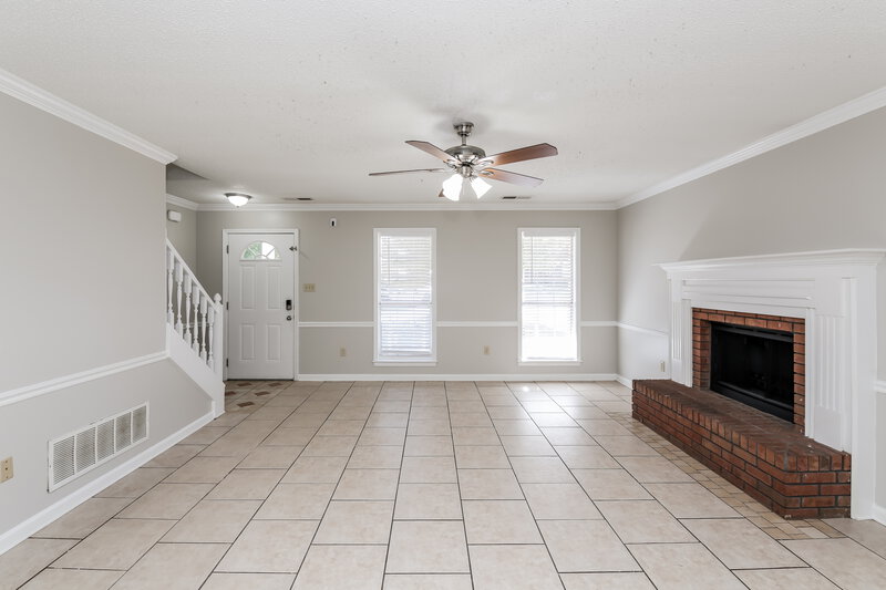 1,880/Mo, 10156 Phillips Dr Olive Branch, MS 38654 Living Room View 2