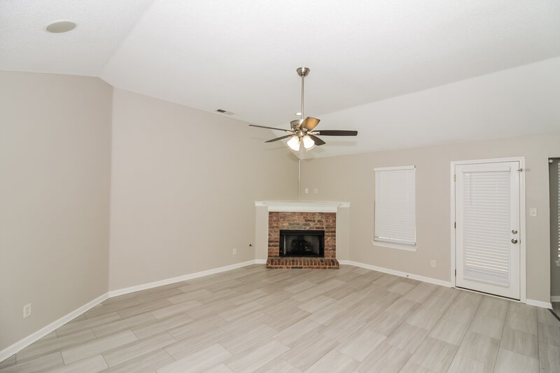 1,725/Mo, 1143 Breezy Valley Dr Cordova, TN 38018 Living Room View 2