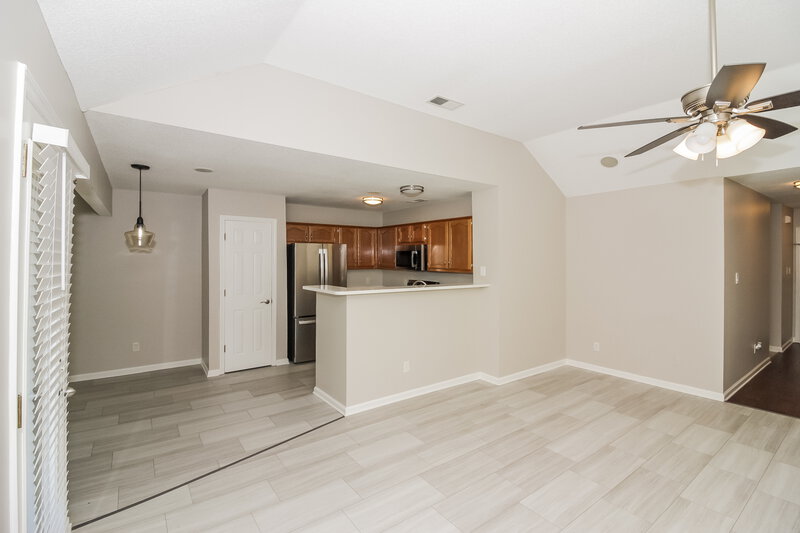 1,725/Mo, 1143 Breezy Valley Dr Cordova, TN 38018 Living Room View 3