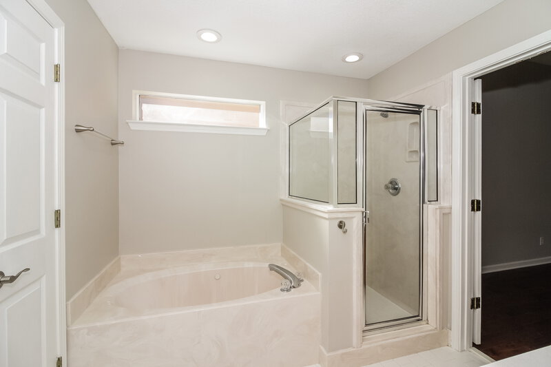 1,725/Mo, 1143 Breezy Valley Dr Cordova, TN 38018 Main Bathroom View
