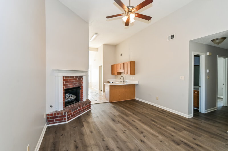 1,765/Mo, 6392 Manchester Dr Horn Lake, MS 38637 Living Room View 3