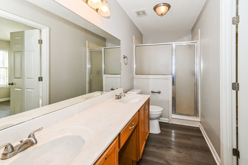 1,765/Mo, 6392 Manchester Dr Horn Lake, MS 38637 Main Bathroom View