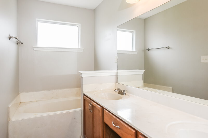 1,665/Mo, 6392 Manchester Dr Horn Lake, MS 38637 Main Bathroom View 2