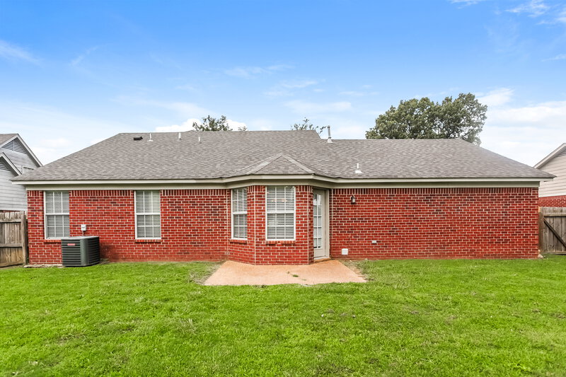 1,665/Mo, 6392 Manchester Dr Horn Lake, MS 38637 Rear View