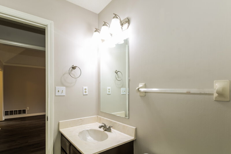 1,895/Mo, 6219 Choctaw Trail Olive Branch, MS 38654 Bathroom View