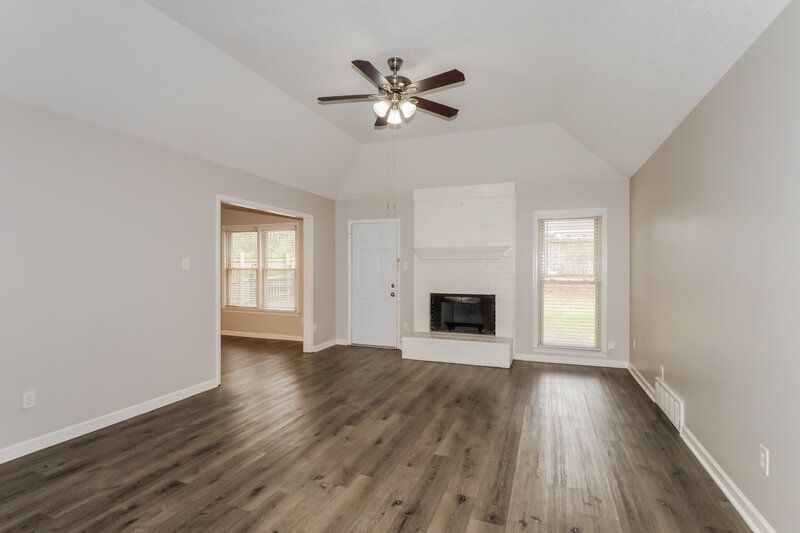 1,775/Mo, 7309 Schilling Cv E Memphis, TN 38125 Living Room View 2