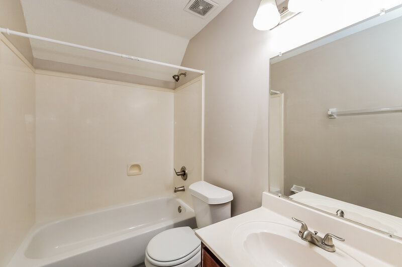 2,620/Mo, 10047 Cameron Ridge Trl Cordova, TN 38016 Bathroom View