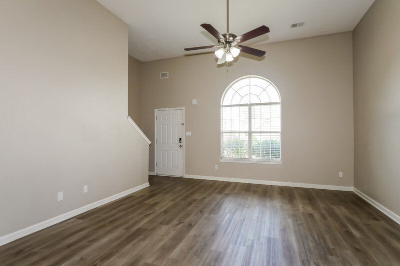 1,880/Mo, 6863 Skylar Mill Ave Cordova, TN 38018 Living Room View 2