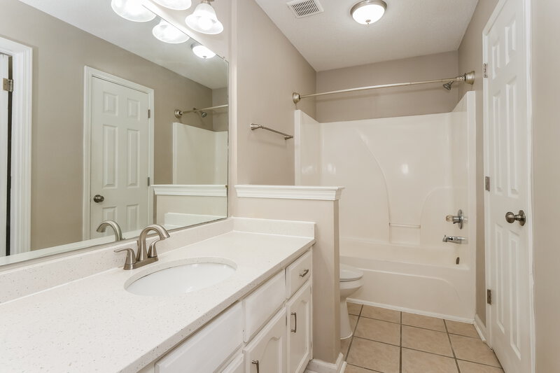 1,880/Mo, 6863 Skylar Mill Ave Cordova, TN 38018 Main Bathroom View
