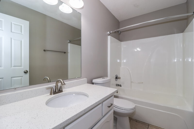 1,760/Mo, 6863 Skylar Mill Ave Cordova, TN 38018 Main Bathroom View