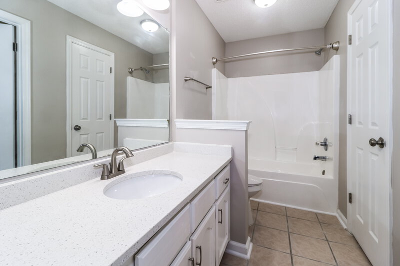 1,760/Mo, 6863 Skylar Mill Ave Cordova, TN 38018 Bathroom View
