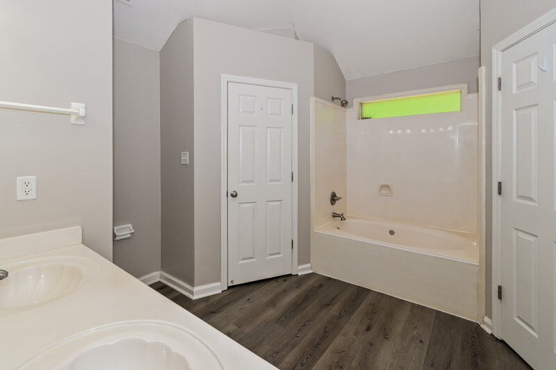 1,590/Mo, 215 Garden Springs Dr Oakland, TN 38060 Main Bathroom View