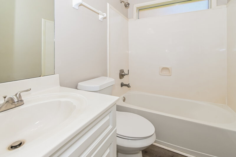 1,590/Mo, 215 Garden Springs Dr Oakland, TN 38060 Bathroom View
