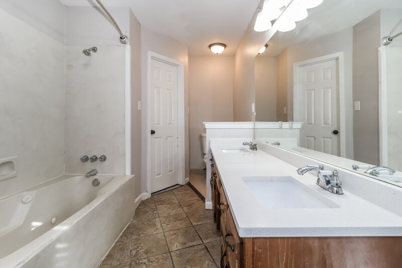 1,870/Mo, 5095 Autumn Morning Ln Memphis, TN 38125 Main Bathroom View