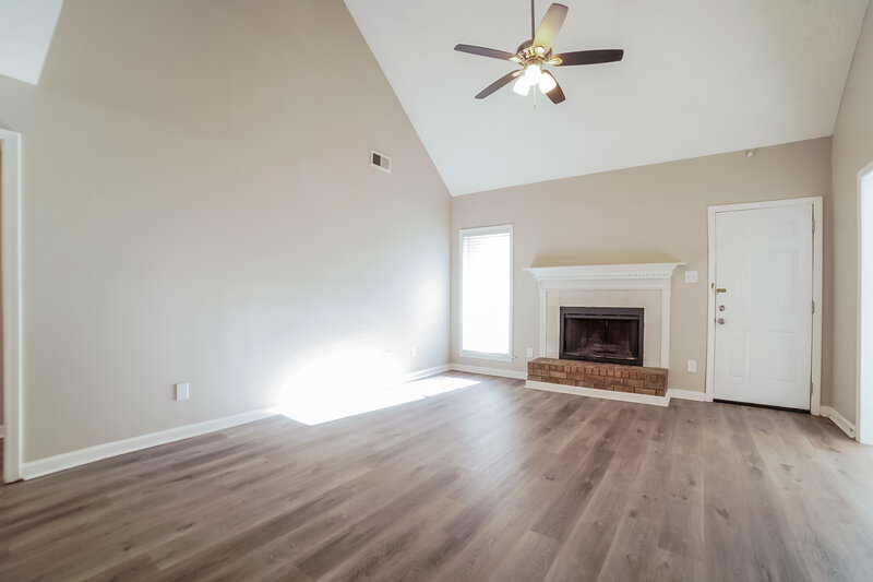 0/Mo, 4497 Star Landing Road East Nesbit, MS 38651 Living Room View