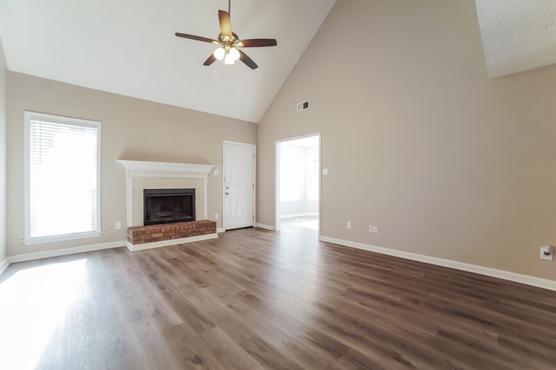 0/Mo, 4497 Star Landing Road East Nesbit, MS 38651 Living Room View 2