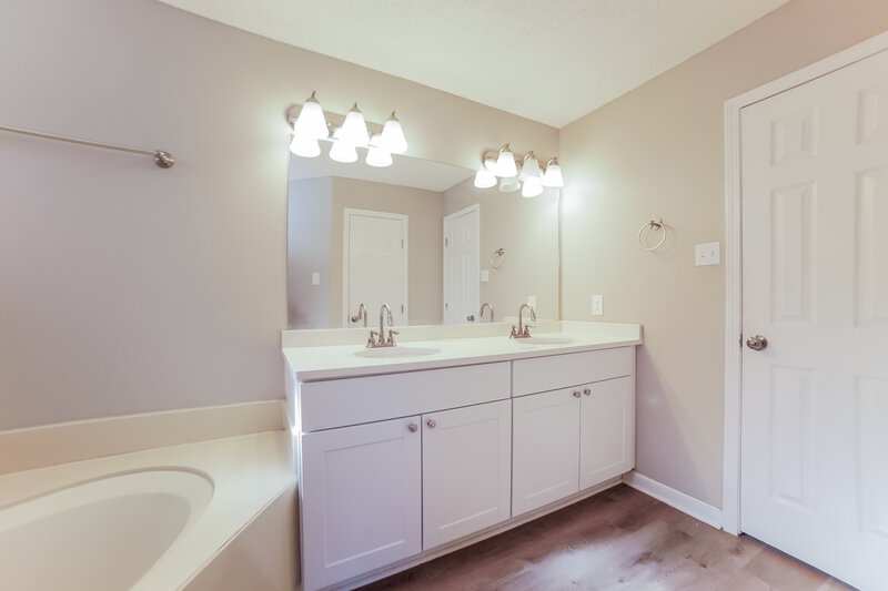 0/Mo, 4497 Star Landing Road East Nesbit, MS 38651 Main Bathroom View 2