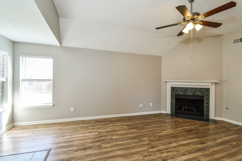 1,610/Mo, 5397 Kayla Dr Southaven, MS 38671 Living Room View 2