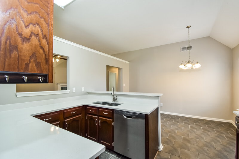 1,610/Mo, 5397 Kayla Dr Southaven, MS 38671 Kitchen View 2