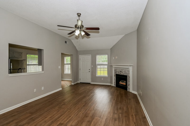 1,705/Mo, 5681 Kayla Dr Southaven, MS 38671 Living Room View 2