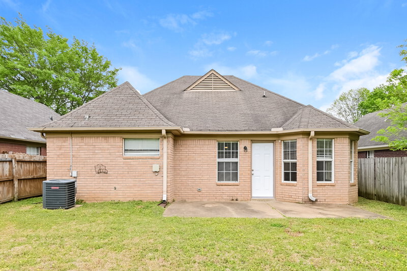 1,705/Mo, 5681 Kayla Dr Southaven, MS 38671 Rear View