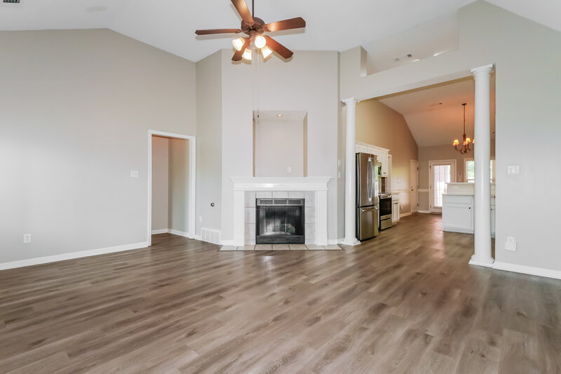1,760/Mo, 10178 Morning Hill Dr Cordova, TN 38016 Living Room View 2