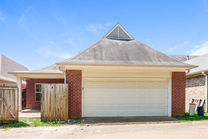 1,760/Mo, 10178 Morning Hill Dr Cordova, TN 38016 Garage View