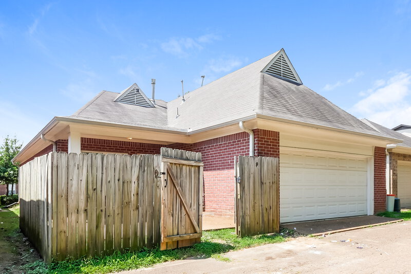1,760/Mo, 10178 Morning Hill Dr Cordova, TN 38016 Garage View 2