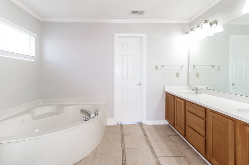 2,150/Mo, 4925 Noel Mission Dr Memphis, TN 38125 Main Bathroom View