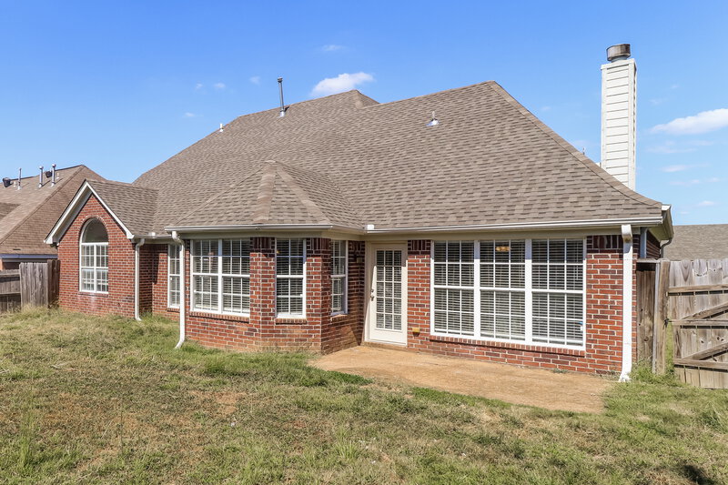 2,150/Mo, 4925 Noel Mission Dr Memphis, TN 38125 Rear View