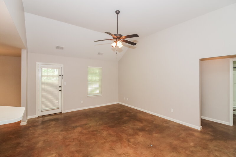 1,755/Mo, 6256 Kingsview Drive Horn Lake, MS 38637 Living Room View 2