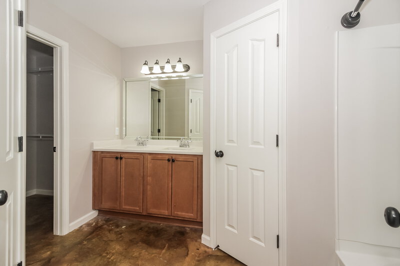 2,510/Mo, 6256 Kingsview Drive Horn Lake, MS 38637 Main Bathroom View
