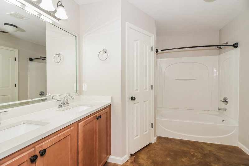 2,510/Mo, 6256 Kingsview Drive Horn Lake, MS 38637 Main Bathroom View 2