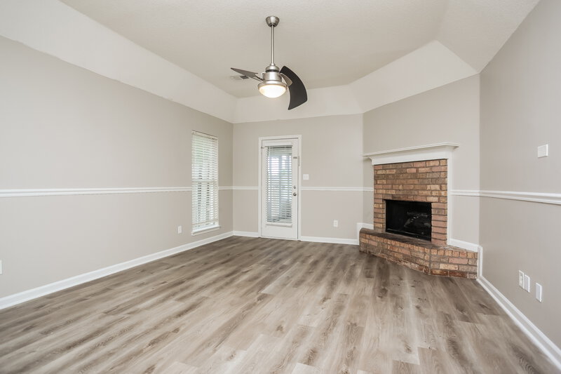 1,735/Mo, 6775 Kirkland Cv Horn Lake, MS 38637 Living Room View 2