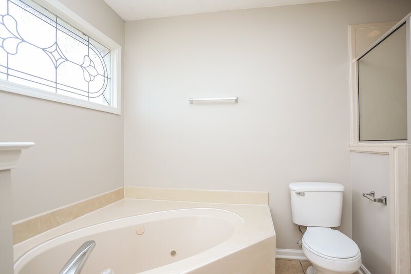 1,735/Mo, 6775 Kirkland Cv Horn Lake, MS 38637 Main Bathroom View