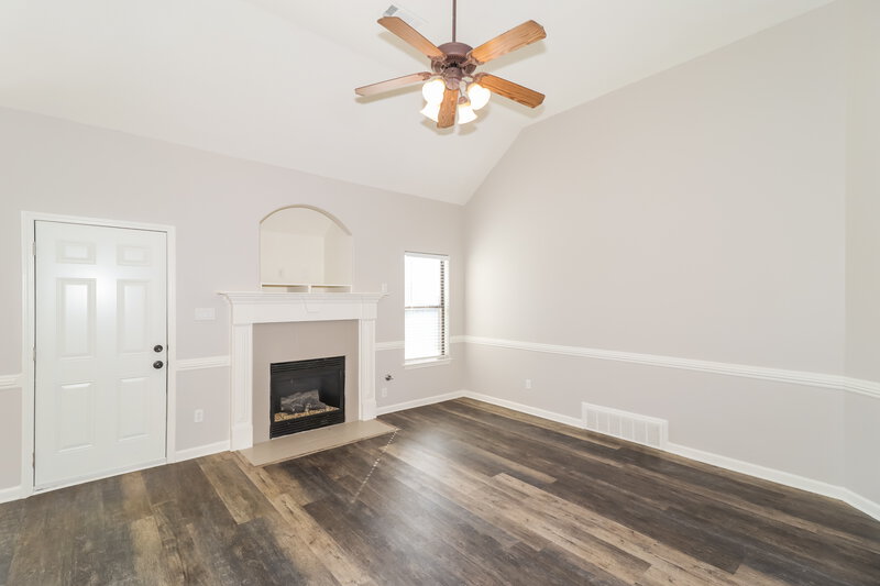 1,665/Mo, 300 Garden Springs Dr Oakland, TN 38060 Living Room View