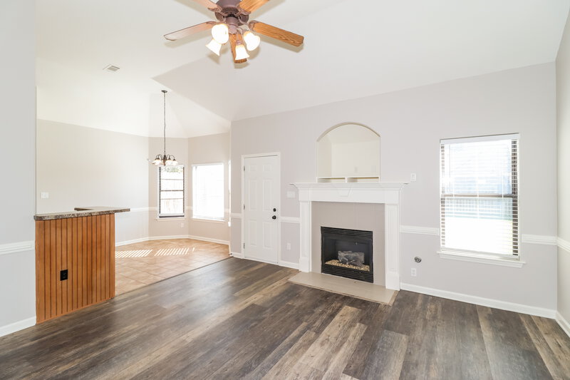 1,665/Mo, 300 Garden Springs Dr Oakland, TN 38060 Living Room View 2