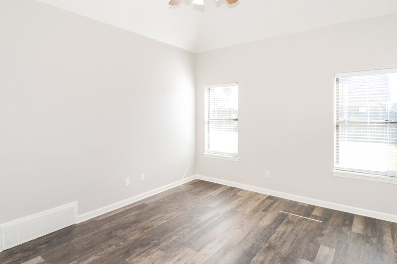 1,665/Mo, 300 Garden Springs Dr Oakland, TN 38060 Main Bedroom View