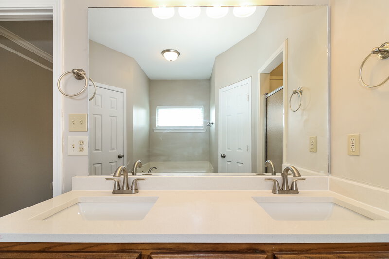 1,655/Mo, 13230 Whitehawk Cross Olive Branch, MS 38654 Main Bathroom View