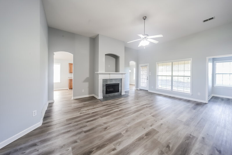 2,050/Mo, 7849 Meadow Ridge Ln Olive Branch, MS 38654 Living Room View