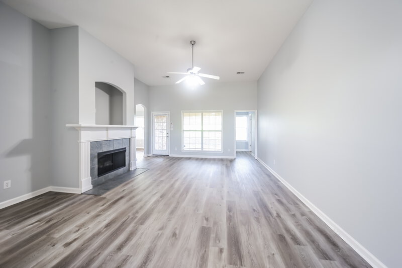 2,050/Mo, 7849 Meadow Ridge Ln Olive Branch, MS 38654 Living Room View 2